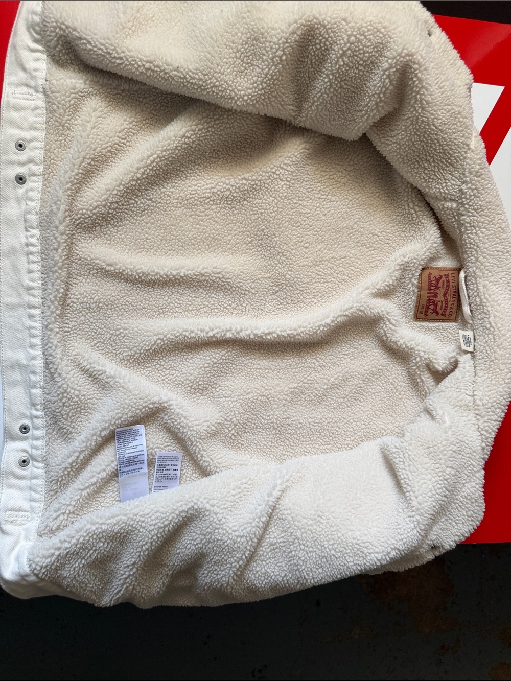 Levi's Cream/White Sherpa-Lined Denim Trucker Jacket - - Picture 4 of 4